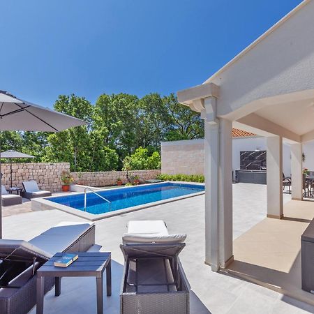 Apartment Holiday Home Doma, Cilipi Near Dubrovnik Стая снимка