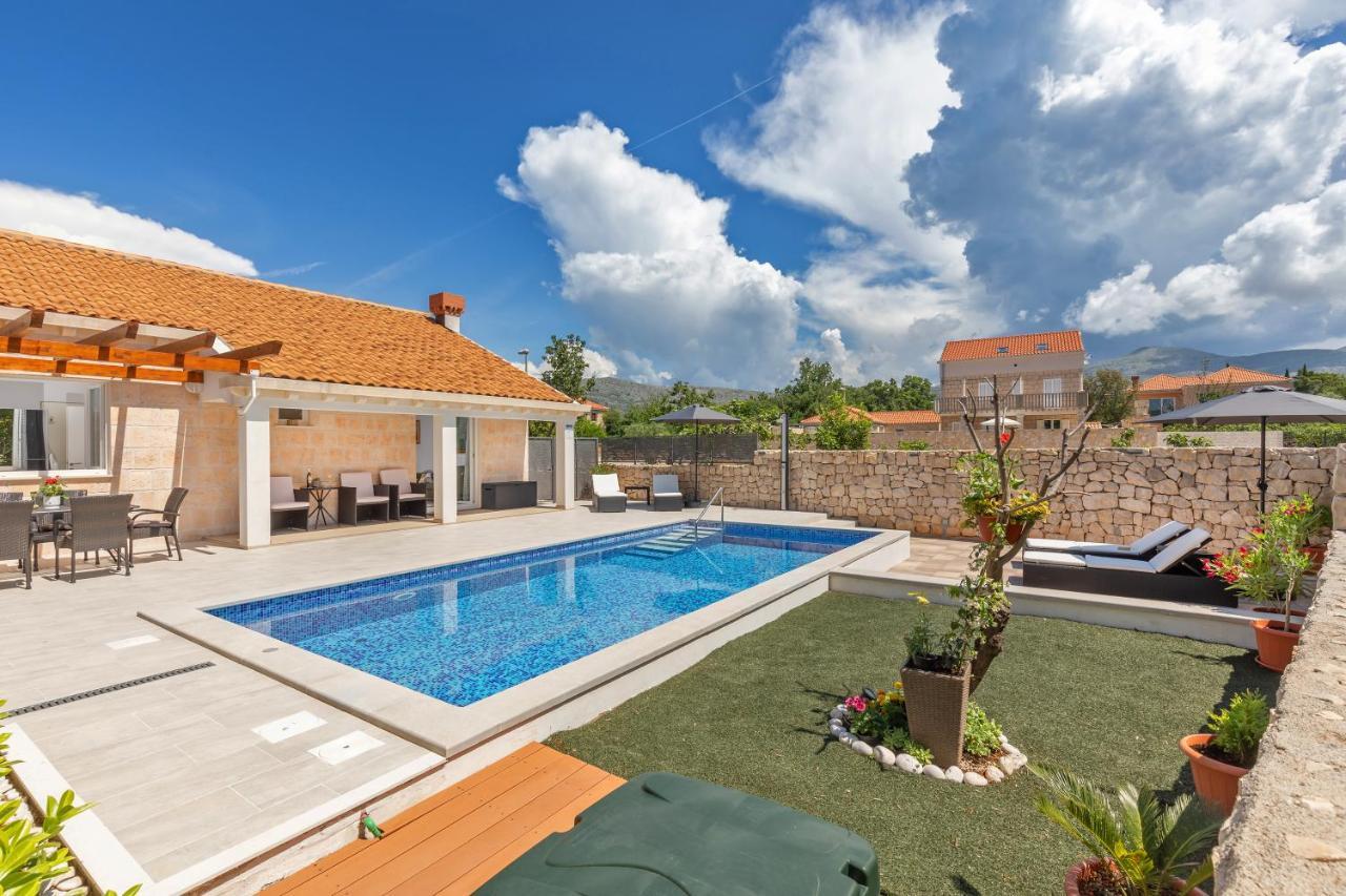 Apartment Holiday Home Doma, Cilipi Near Dubrovnik Екстериор снимка