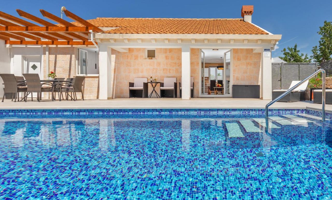 Apartment Holiday Home Doma, Cilipi Near Dubrovnik Екстериор снимка
