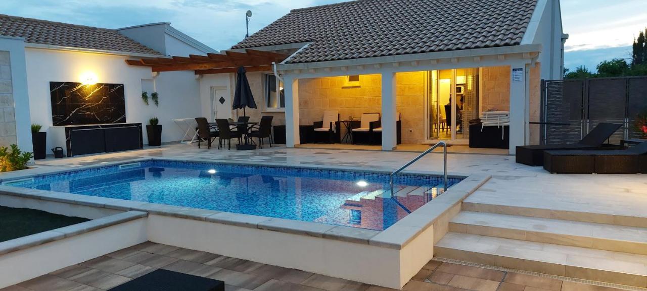 Apartment Holiday Home Doma, Cilipi Near Dubrovnik Екстериор снимка