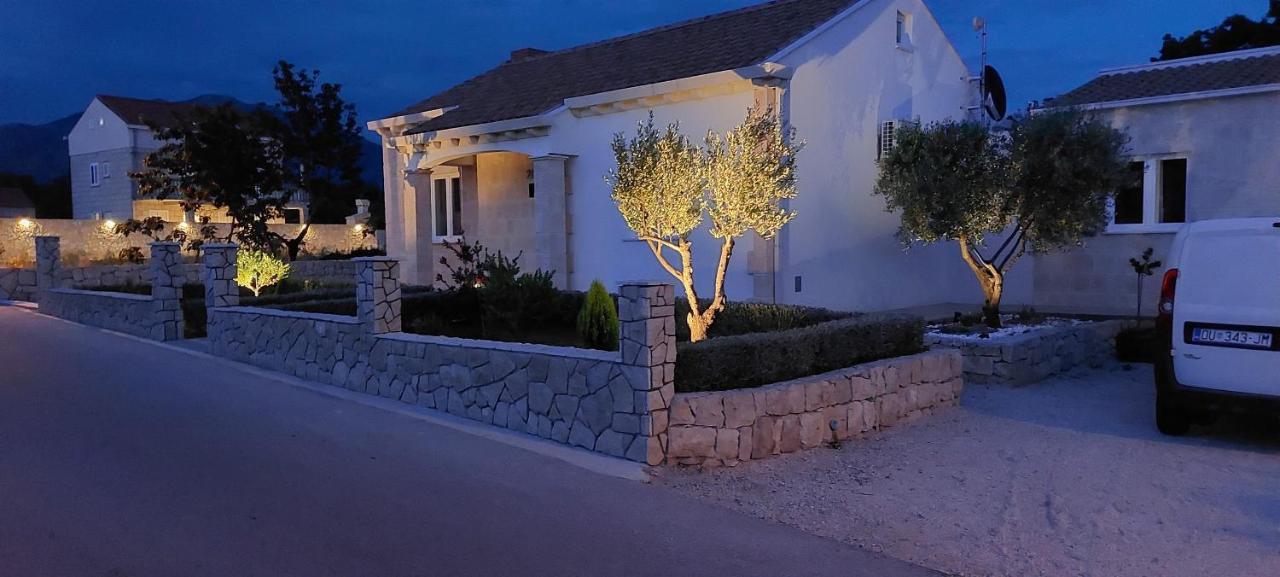 Apartment Holiday Home Doma, Cilipi Near Dubrovnik Екстериор снимка