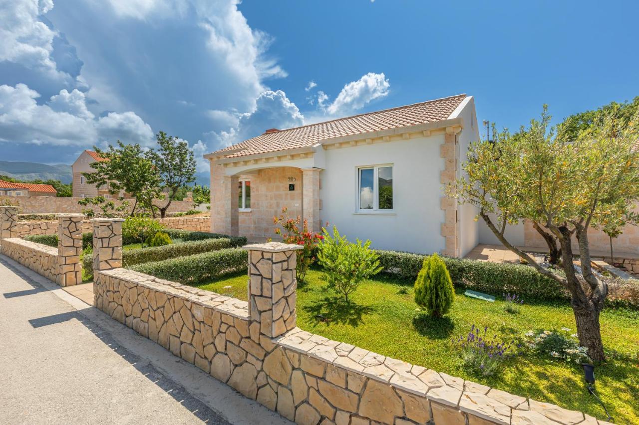 Apartment Holiday Home Doma, Cilipi Near Dubrovnik Екстериор снимка
