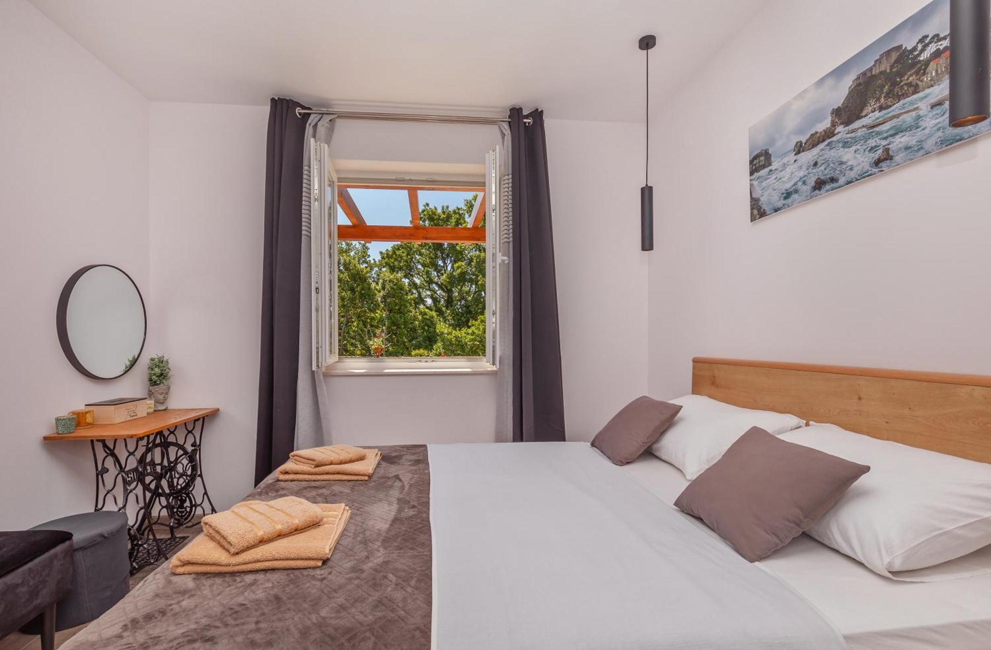 Apartment Holiday Home Doma, Cilipi Near Dubrovnik Стая снимка