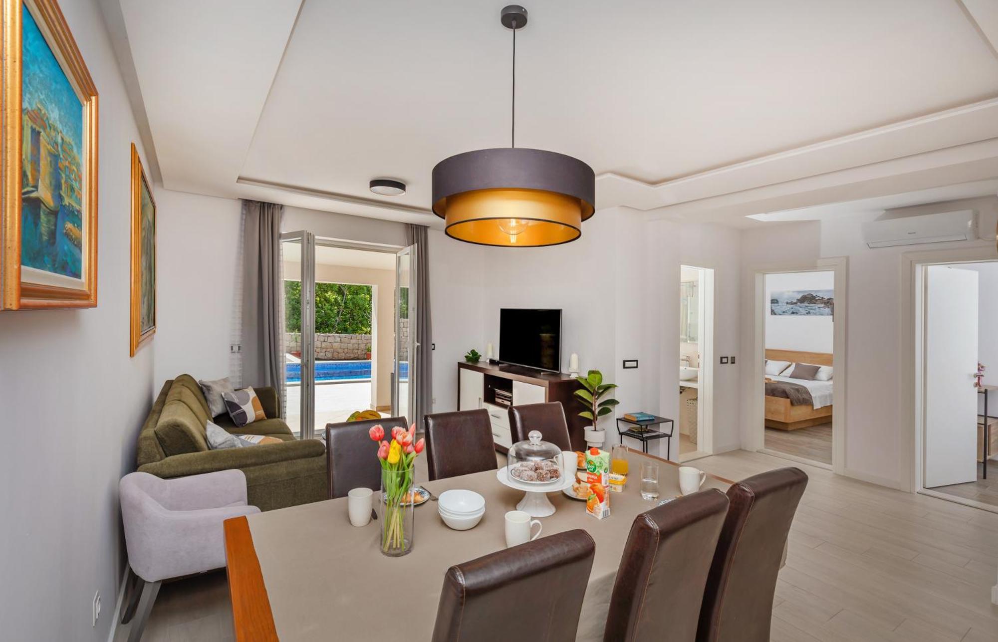 Apartment Holiday Home Doma, Cilipi Near Dubrovnik Стая снимка
