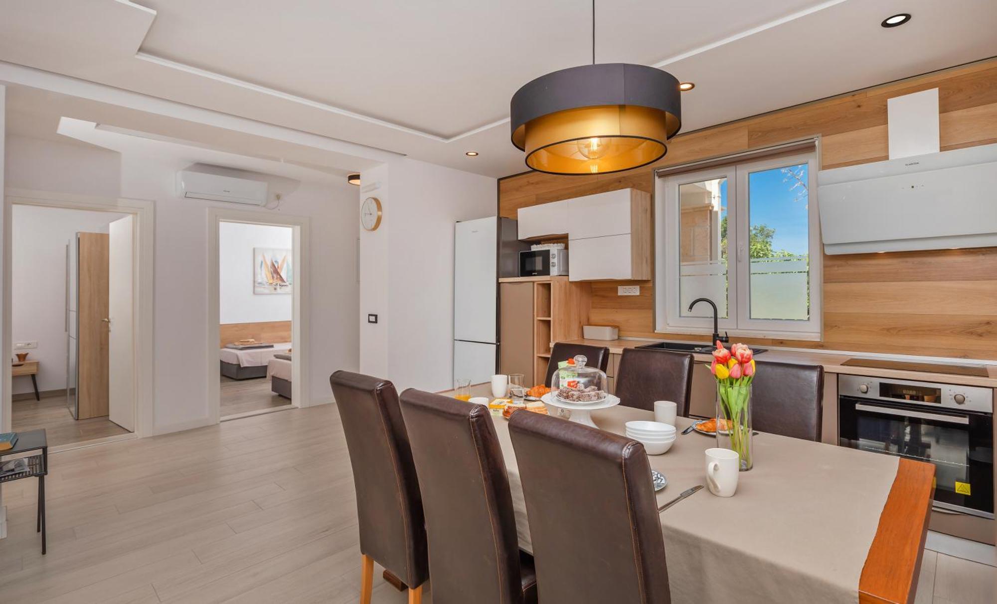 Apartment Holiday Home Doma, Cilipi Near Dubrovnik Стая снимка