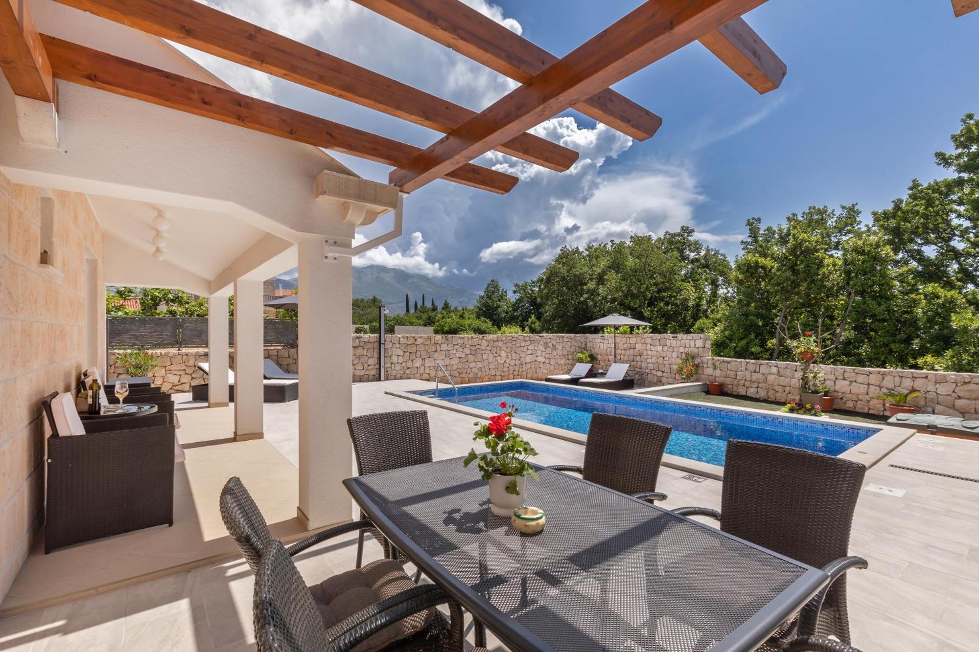 Apartment Holiday Home Doma, Cilipi Near Dubrovnik Стая снимка