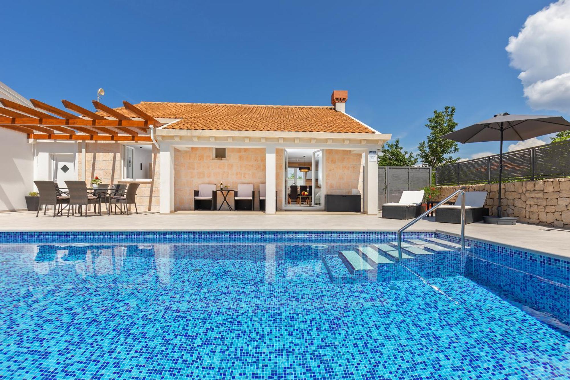 Apartment Holiday Home Doma, Cilipi Near Dubrovnik Стая снимка